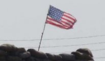 Türkiye sınırına Amerikan bayrağı astılar