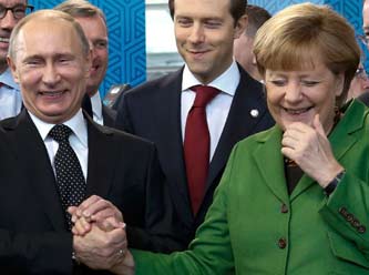 Merkel Putin'i ağırlayacak