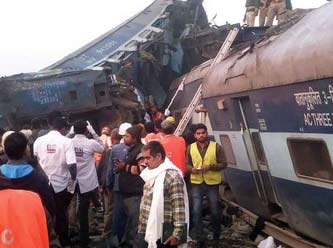 Hindistan'da tren faciası 100'e yakın ölü var