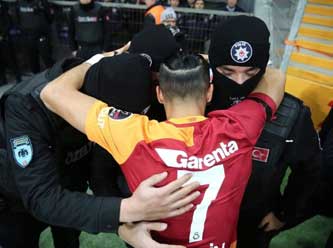 Galatasaray'da Yasin Öztekin süresiz kadro dışı