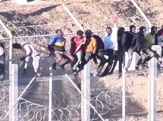 İspanya'nın Kuzey Afrika'daki toprağı Ceuta'ya göçmen akını