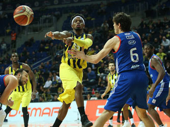 Fenerbahçe taraftarından İzmir Marşı