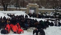 Ataköy Camii'nde cenaze namazında tente çöktü...