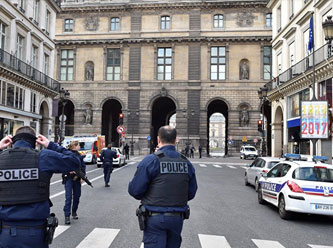 Fransa’da bıçaklı saldırı: İki kişi hayatını kaybetti