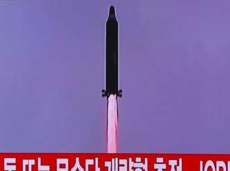 Kuzey Kore Japonya'yı geçen bir füze fırlattı