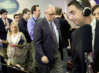 Trump gazetecileri Beyaz Saray'dan kovdu!