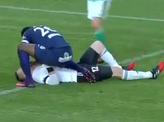 Togolu golcü, rakip kalecinin hayatını kurtardı