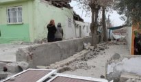 Devletin yaptığı deprem konutları da yıkıldı