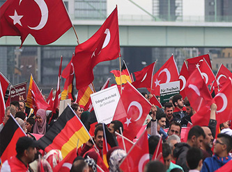 Almanya Anayasa Mahkemesi de Türk siyasetçilere ‘kapıyı kapattı’