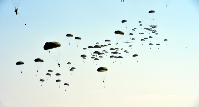 ABD paraşütçü birliklerin Ortadoğu'ya doğru yola çıktığını doğruladı