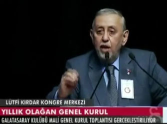 Bakanın babası yuhalandı