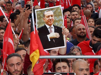 Almanlardan çağrı: Evetçiler Türkiye'ye dönsün