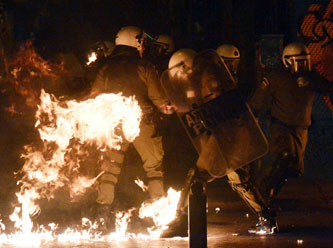 Göstericiler polisle çatıştı