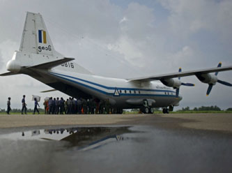 116 yolcu taşıyan Myanmar uçağı kayboldu!