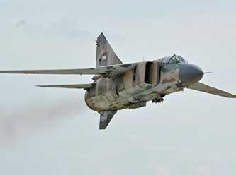 İsrail, Suriye ordusunun askeri üssüne hava saldırısı düzenledi