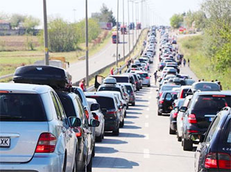 Sınır kapılarında kilometrelerce kuyruk!