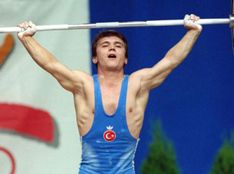 Naim Süleymanoğlu hayatını kaybetti