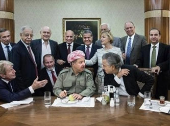 ''Sağına Fransız bakanı soluna Yahudi'yi almışsın''