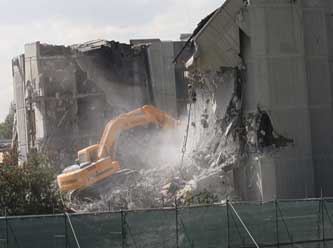 AKP cami yıkımı yüzünden ikiye bölündü