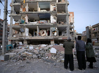 Sınırdaki depremde ölü sayısı 241