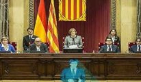 Katalan parlamentosu yeniden işbaşında, gözler 'hologram başkan'da