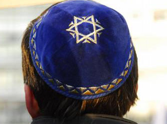 Almanya'da kipa ile gezmeyin uyarısı