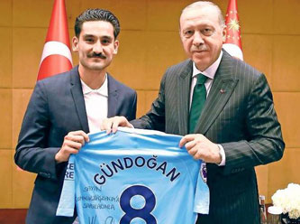 Almanlar İlkay Gündoğan'ı yine ıslıkladı....