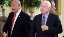 Trump kanserden ölen McCain'e taziye mesajını engelletti iddiası