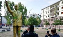 Gece dikilen Erdoğan heykeli Almanya'yı karıştırdı
