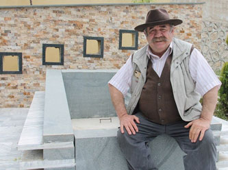 4.5 ay önce kendi mezarını yaptıran oyuncu vefat etti