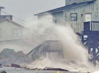 Michael kasırgası ABD'yi vurdu! Binlerce kişi tahliye edildi