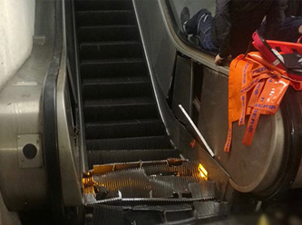 Metroda taraftarları taşıyan yürüyen merdiven böyle çöktü