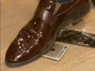 Aslında iPhone kırmamış, demosunu kırmış...