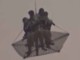 Rusya bu görüntüleri konuşuyor: Kremlin Sarayı üzerinde bu helikopterle ne yapıyor