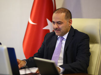 Hedefteki bakan yardımcısı 4 diplomasını alelacele özgeçmişinden sildi