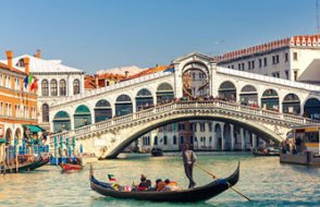 Venedik'te günübirlik turistlerden giriş ücreti alınacak