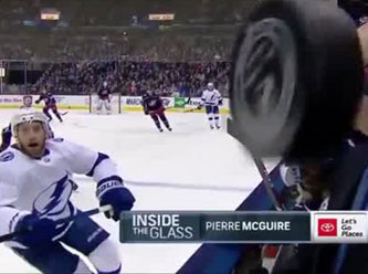 Buz Hokeyi maçında yaşanan ilginç olay