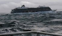 Norveç'te yolcu gemisinde mahsur kalanlar havadan kurtarılıyor