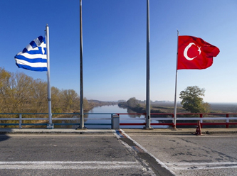 "Sınır açılacak" söylentisiyle Edirne'ye göçmen akını yaşandı