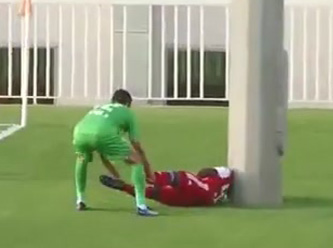 Futbolcu sahada ölümden döndü