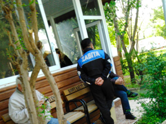 Seçimi kaybeden muhtar muhtarlık binasını sökmek istedi