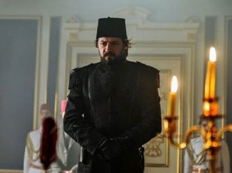 Payitaht Abdülhamid'in Celalettin Paşası attan düştü