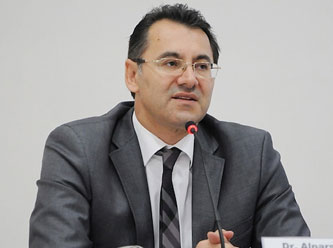 Anayasa Mahkemesi eski üyesinden 'hukuk' feryadı