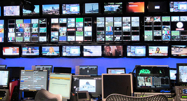 Tanınmış televizyon spikerlerine uyuşuturucu gözaltısı