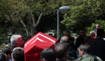İşkenceci komutanın cenazesinde protesto