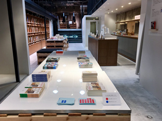 Bu kitapçıya girmenin bedeli tam 90 TL...