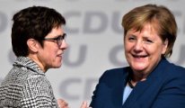 Merkel geleneksel askeri törenle uğurlanacak