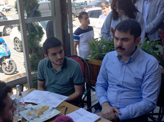 Bakan Kurum bu soruyu eşinden yardım alarak çözdü