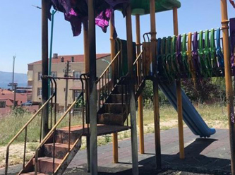 Parkta oyun oynayan 5 çocuk elektrik akımına kapıldı