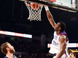 Anadolu Efes-Fenerbahçe finalinde seri 3-2'ye geldi